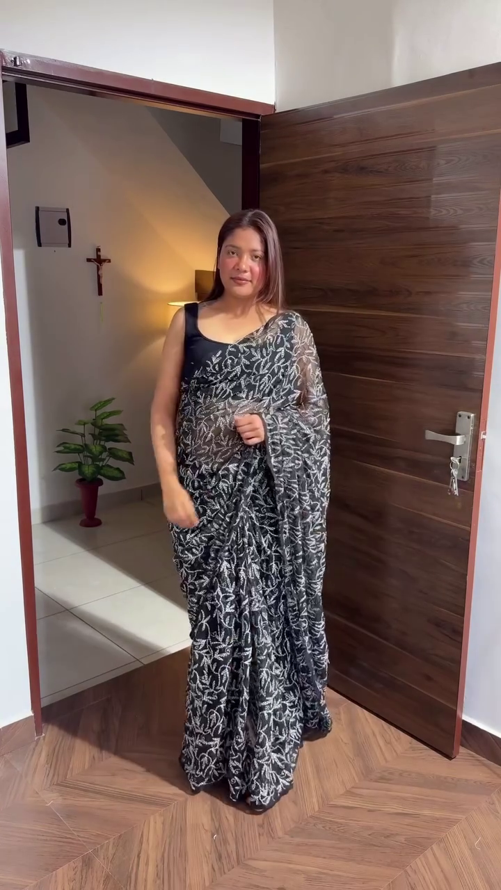 Radiant Festive Saree Elegance