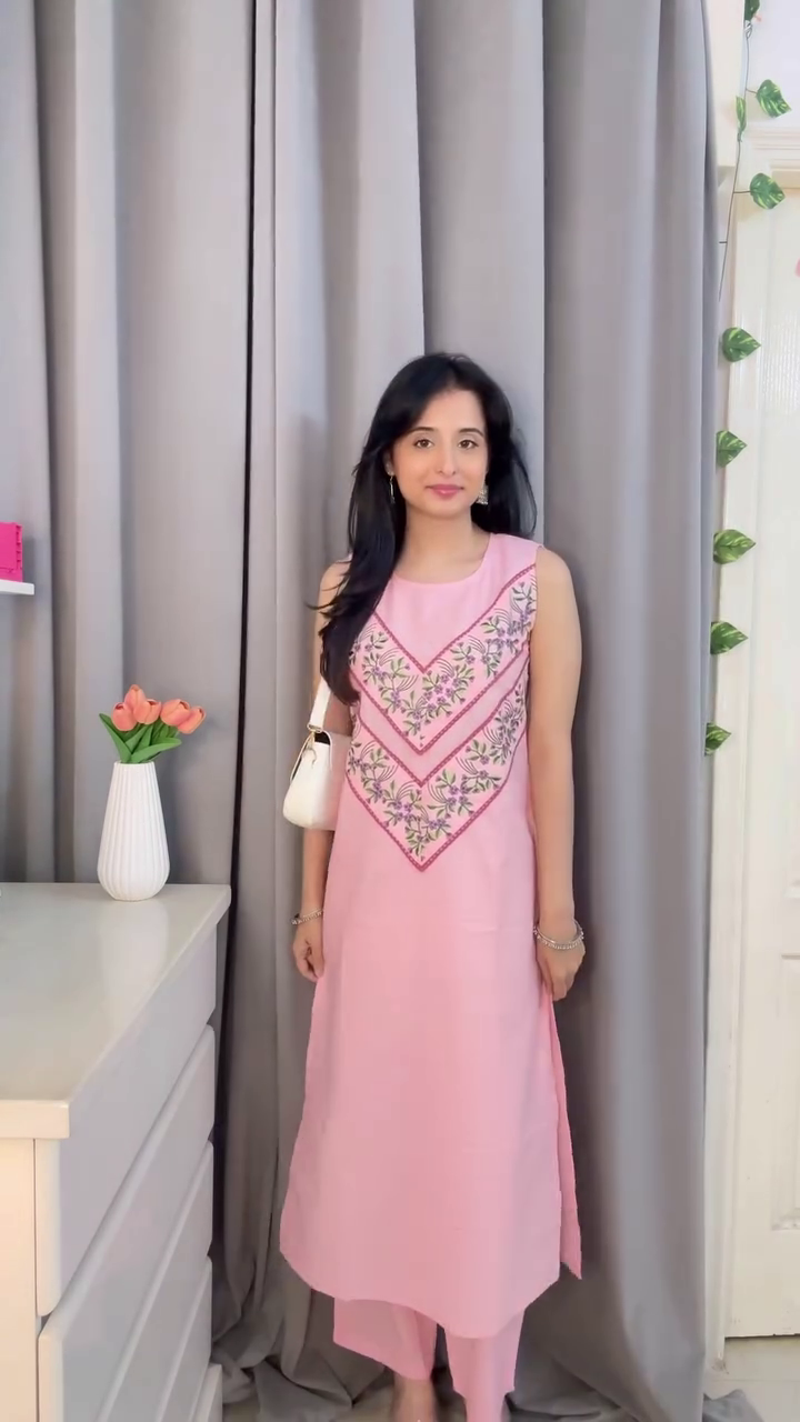 Embroidery Sleeveless Kurta Set