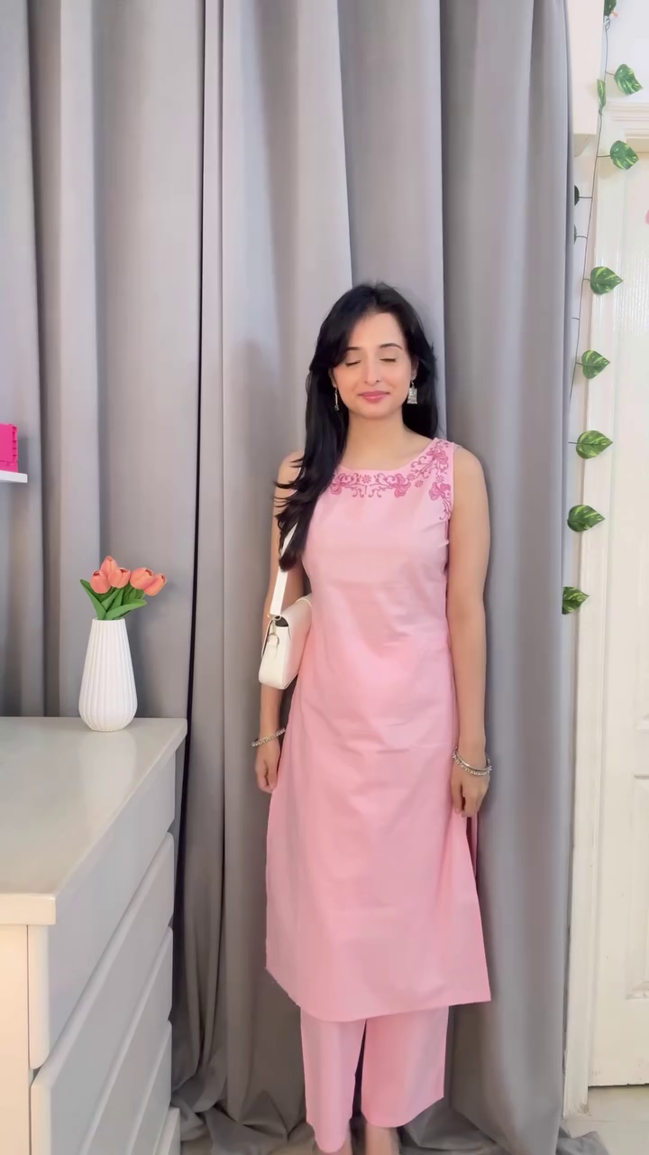 Embroidery Sleeveless Kurta Set