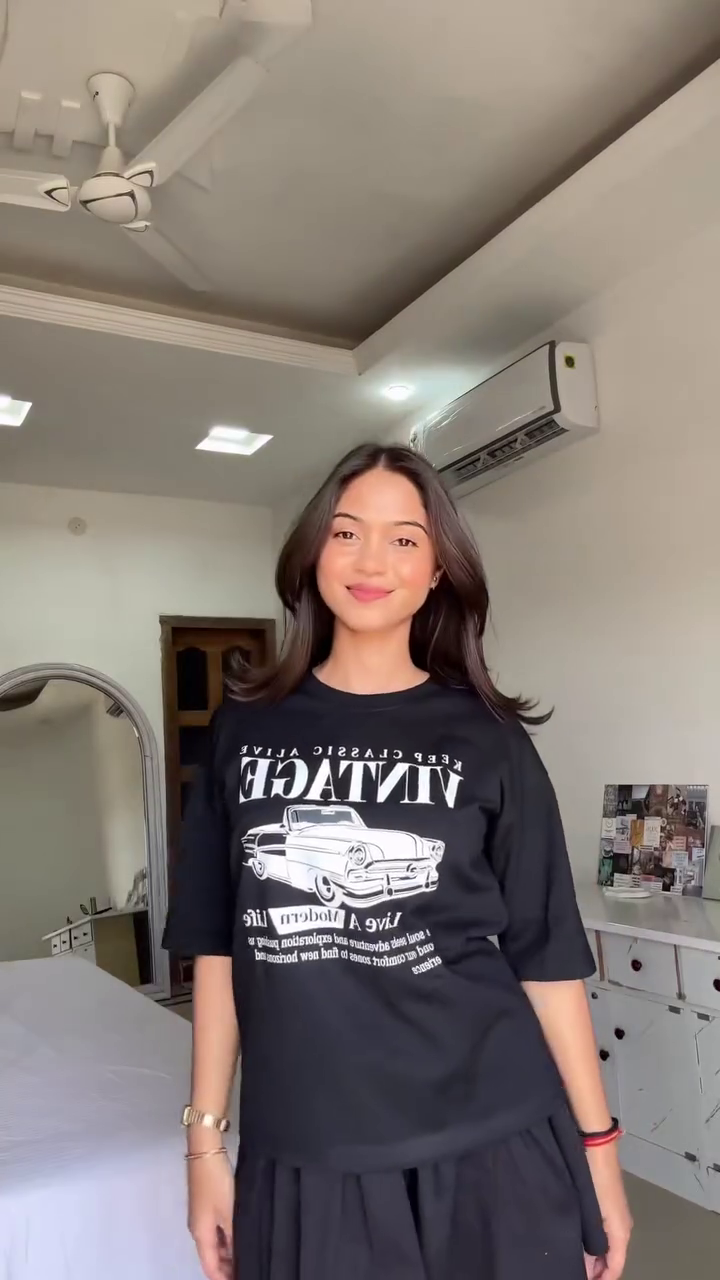 Trendy Oversized Graphic T-Shirt for Women – Casual Streetwear