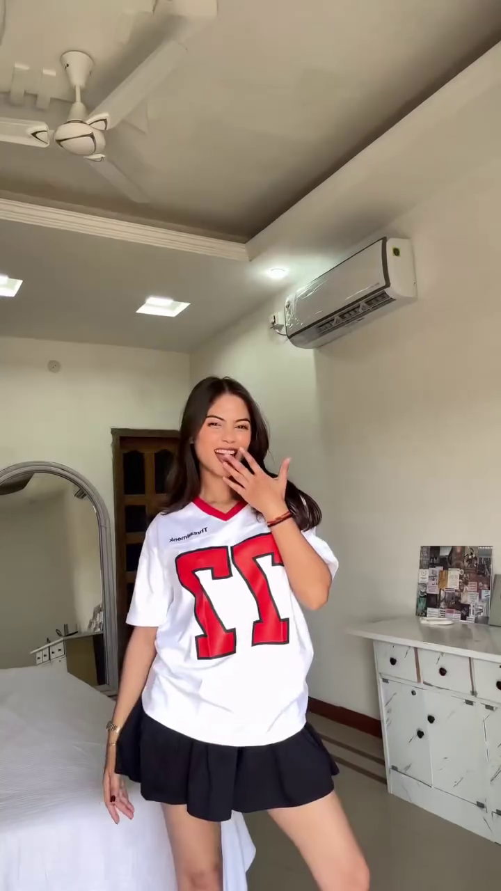 Trendy Oversized Graphic T-Shirt for Women – Casual Streetwear