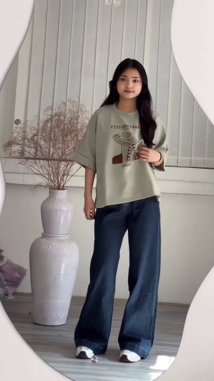 Women's Graphic Printed Oversized T-Shirt and Wide-Leg Denim Combo