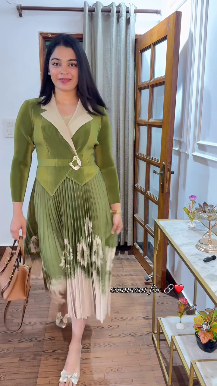 Premium Elegant Pleated Midi Dress for Women Stylish Casual Party Wear Comfortable Soft Fabric Long Sleeve Fashion Outfit Modern Designer Dress Flattering Fit Everyday Office Vacation Dinner Celebration Timeless Contemporary Clothing Graceful Wardrobe Essential for Every Occasion and Seasonal Wear Collection